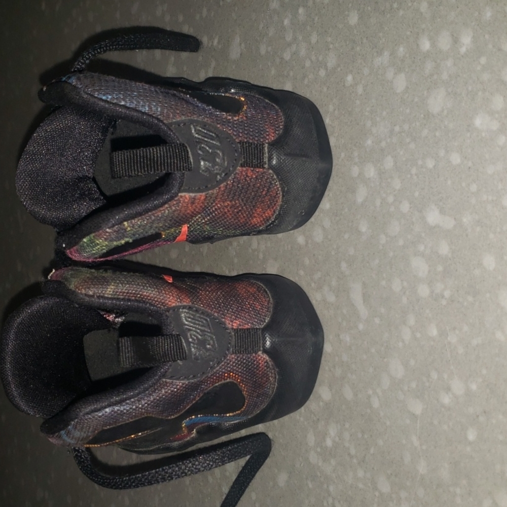 Nike - Picture 2 of 5